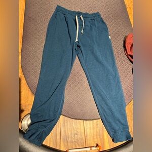 Like new Vuori performance deep turquoise color joggers